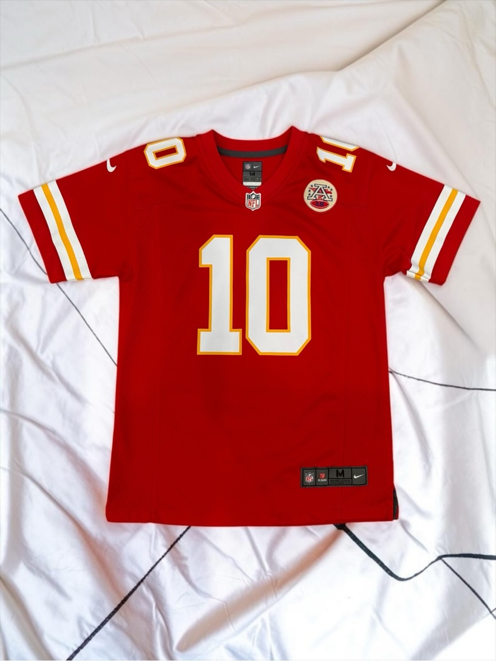 Nike NFL Youth Medium (10-12) Kansas City Chiefs Tyreek Hill #10 Jersey On Field